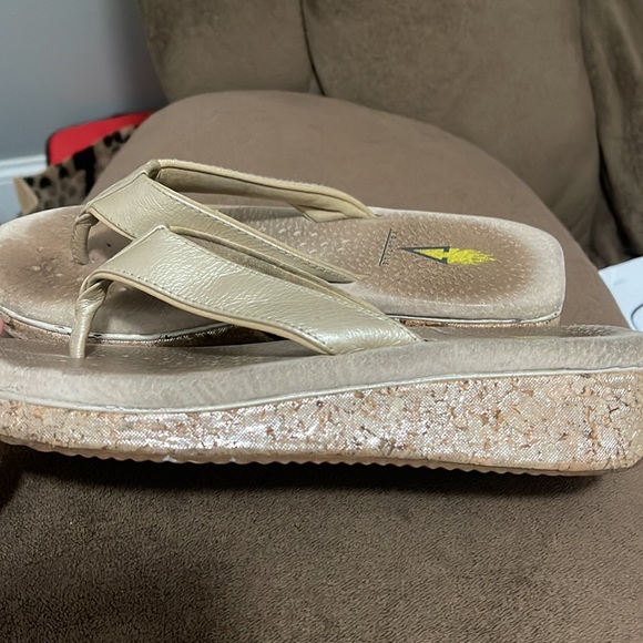 Volatile flip flops - Picture 4 of 4